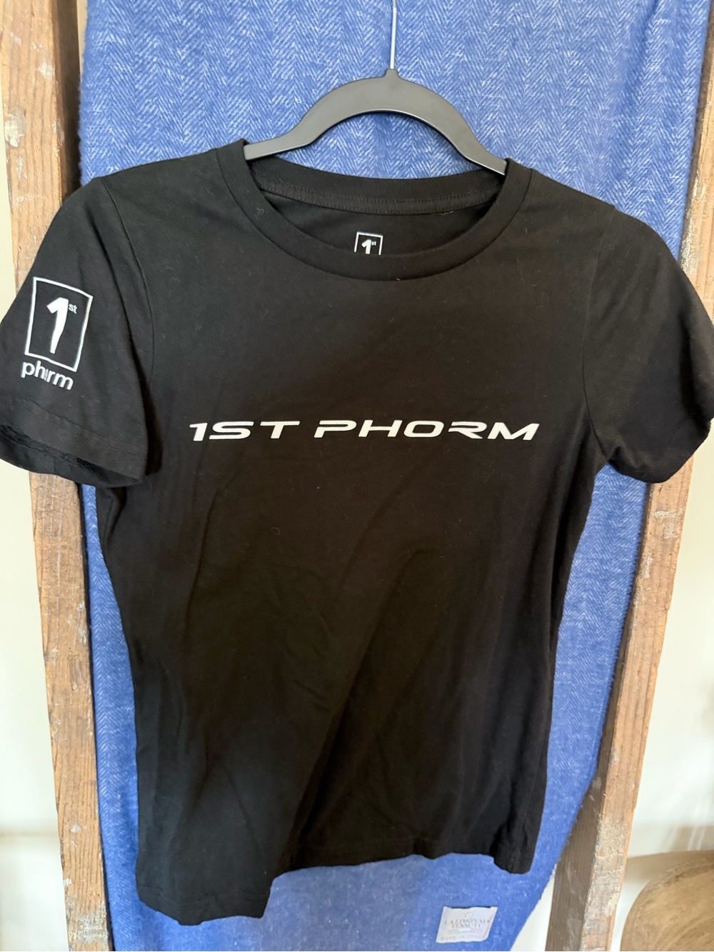 1st Phorm Women's Black Logo Short-Sleeve Tee